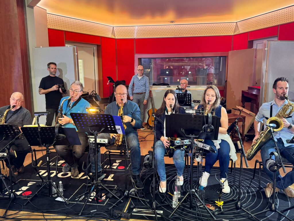 LightTown Big Band aan het opnemen in de Trypoul Studio's